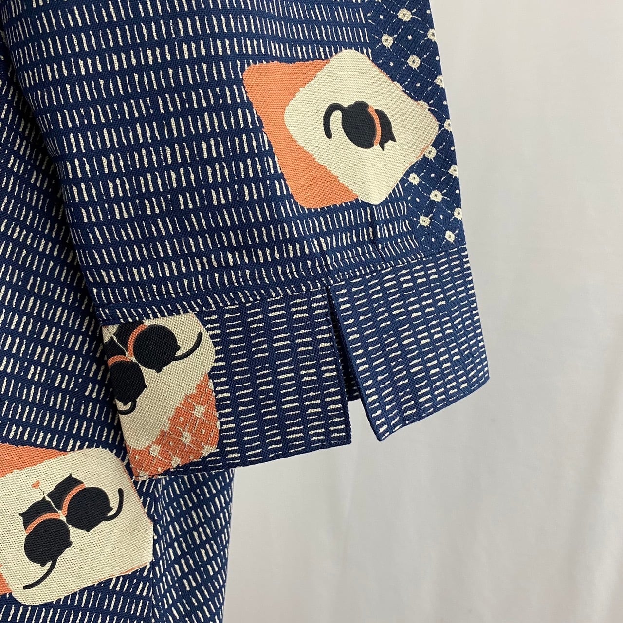 2220933 前ファスナーの裾切替えバルーンワンピース 2カラー 安曇野染め ねむり猫