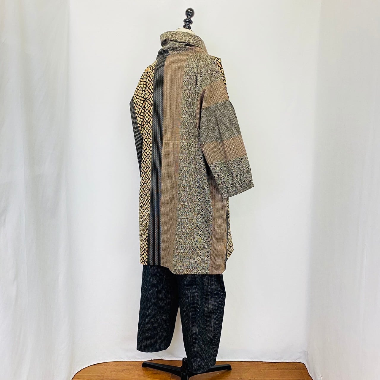 222083 ロールネック袖タックプルオーバー(ワイド) 安曇野大島紬柄(花)