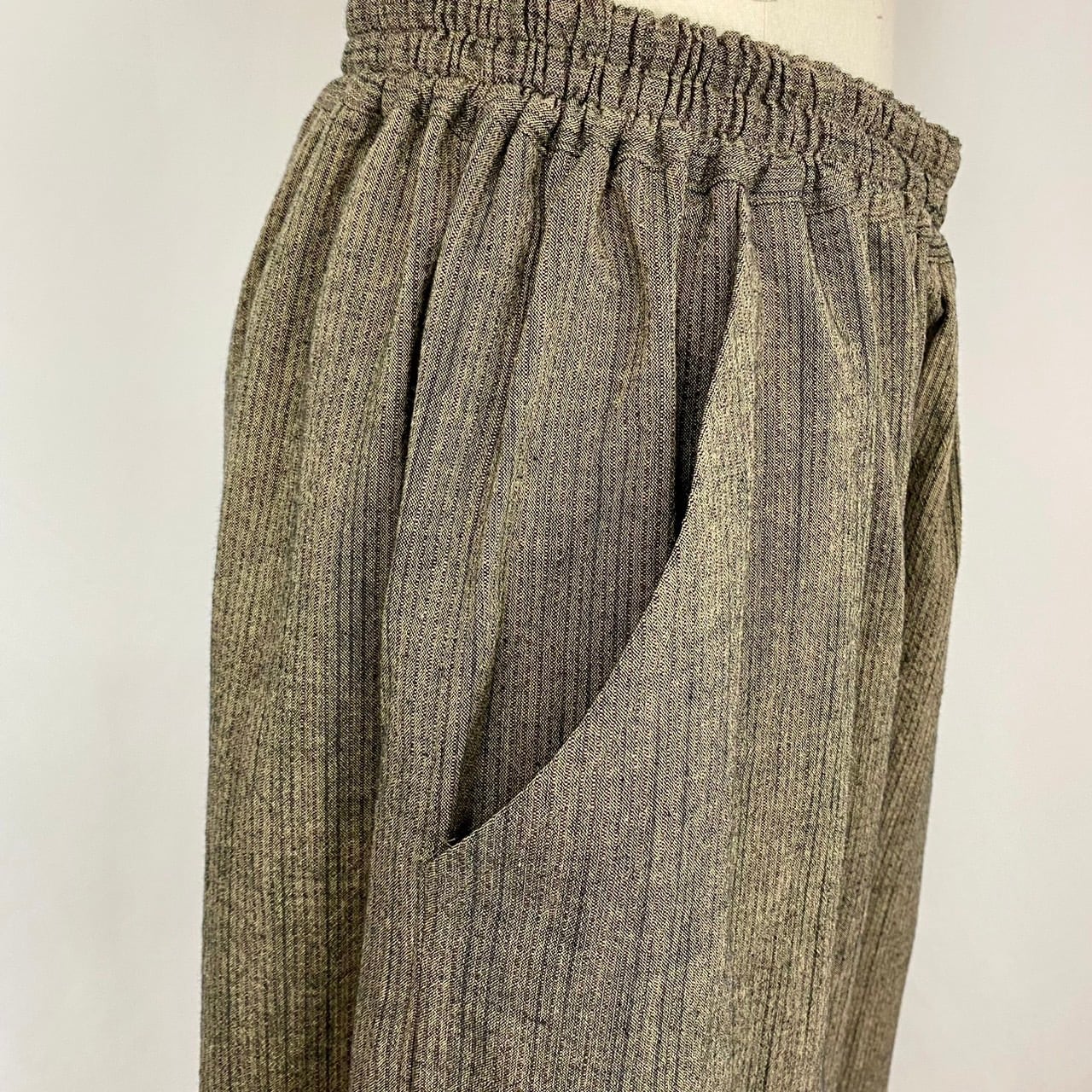 245010 ストレスフリーワイドパンツ(短丈)2カラー 遠州織り 逆スラブストライプ うすで