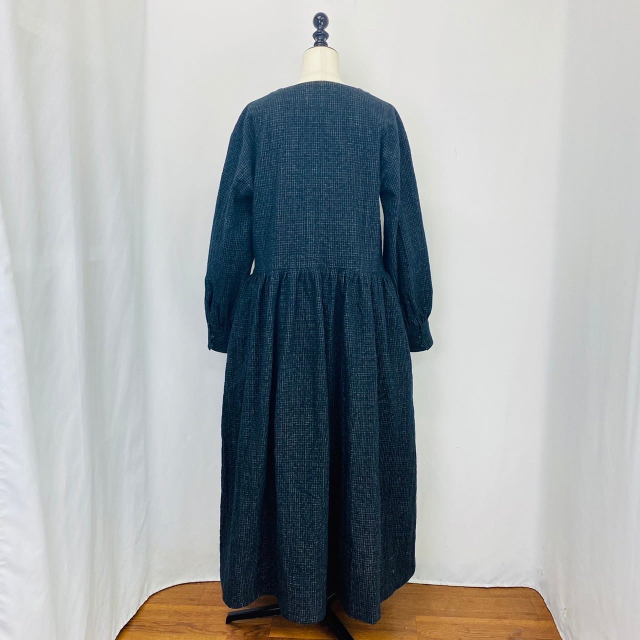 【特別企画デザイン】クルミ釦タックワークフレアーワンピース 3カラー 遠州織り 逆スラブ