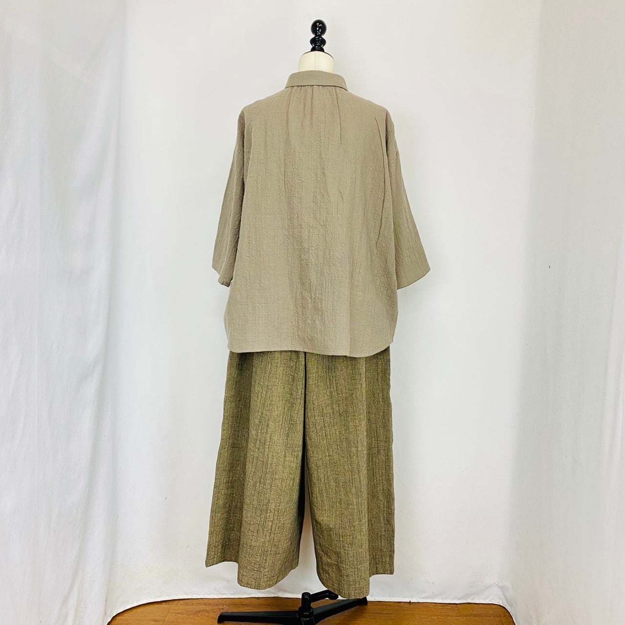 SU19102 丸襟ゆったりブラウス 遠州織物 逆スラブうすで