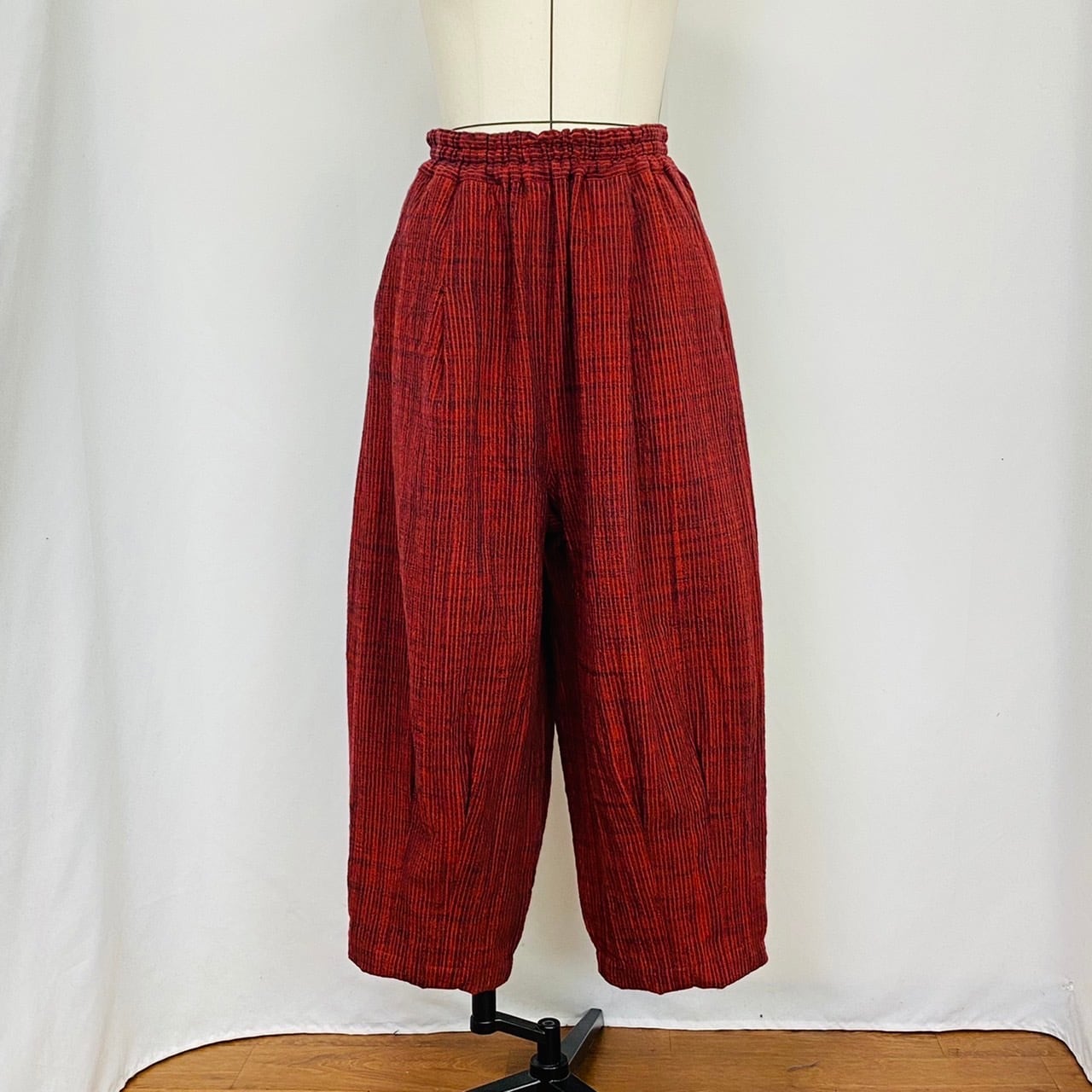 225041 ゆったりタックパンツ 遠州織物 逆スラブ