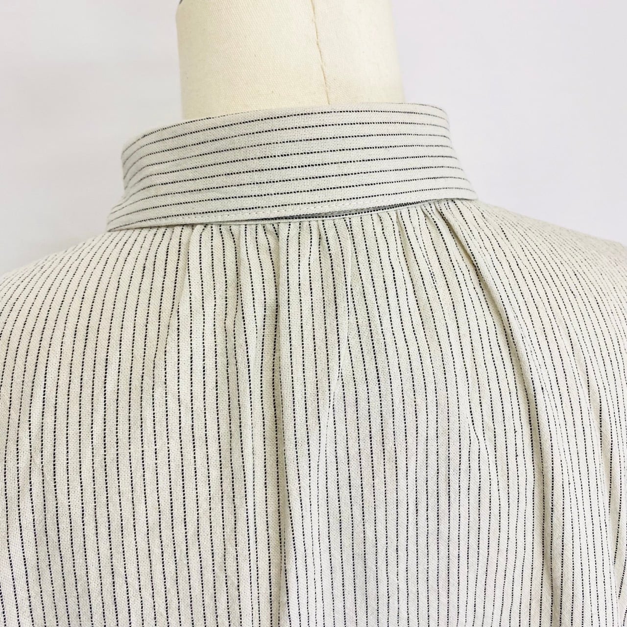 SU19108 丸衿ふんわりブラウス 2カラー 綿麻先染ストライプ