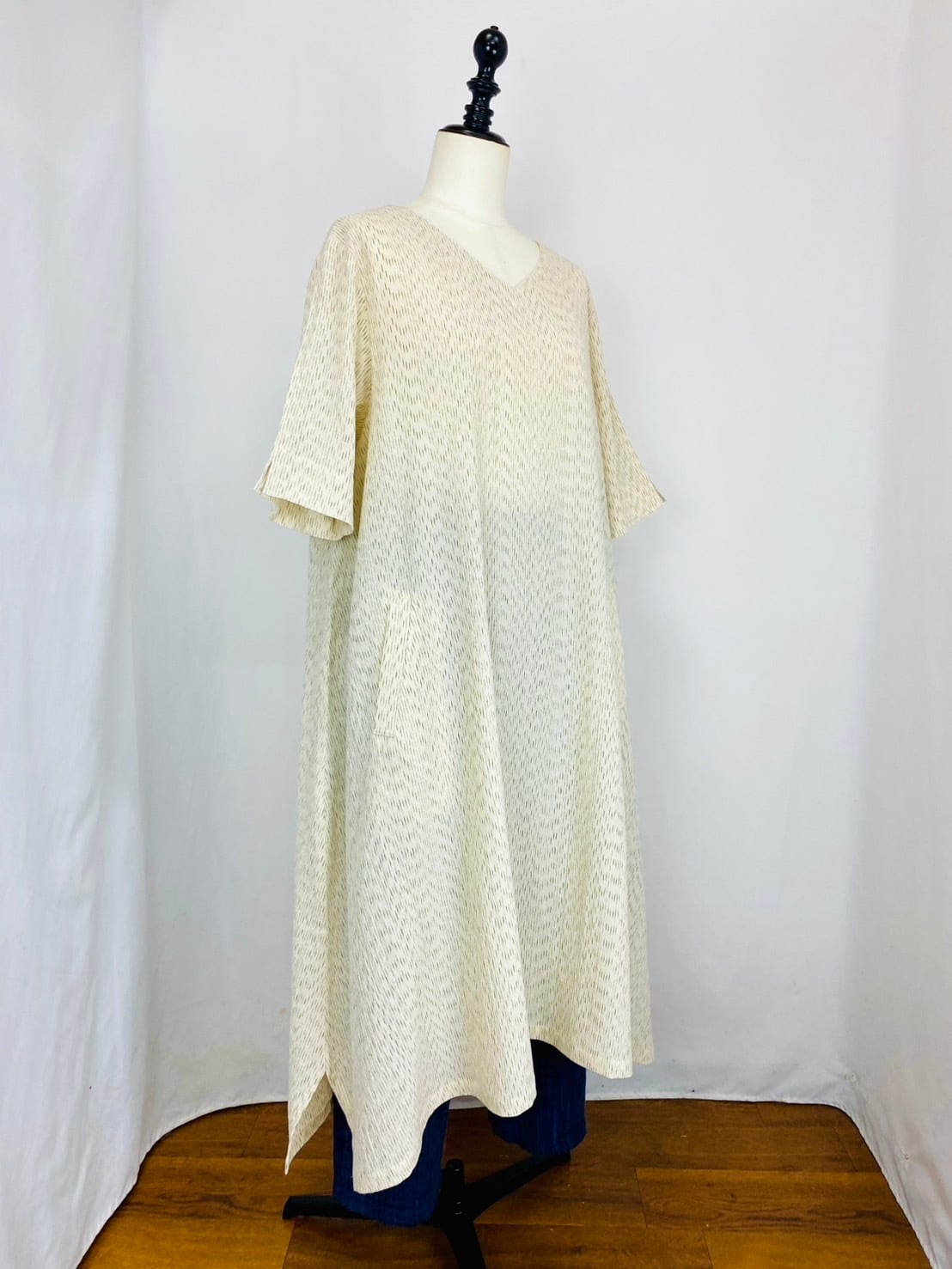 212031 Vネックの台形ワンピース 2カラー 遠州織物 みじん絣楊柳