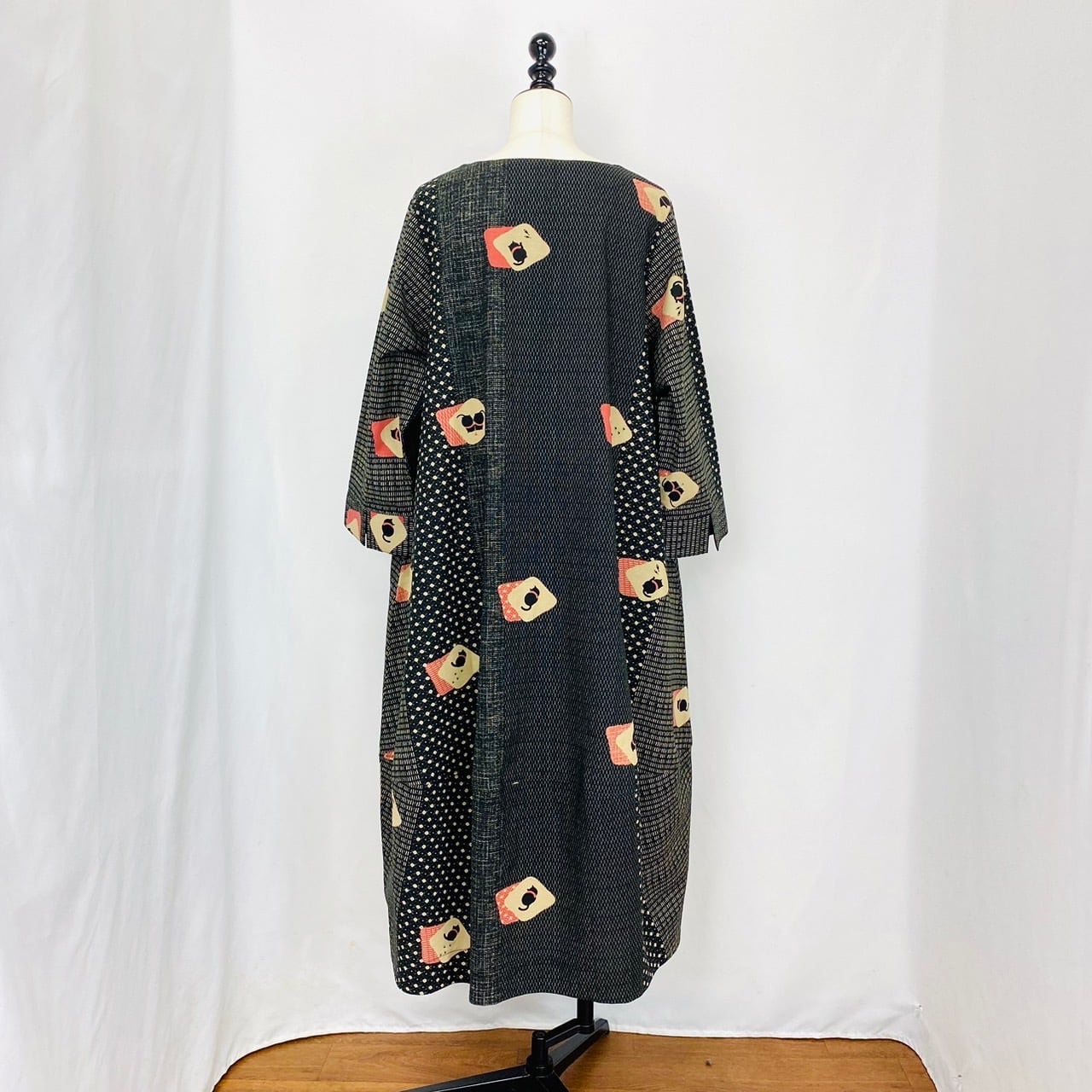 2220933 前ファスナーの裾切替えバルーンワンピース 2カラー 安曇野染め ねむり猫