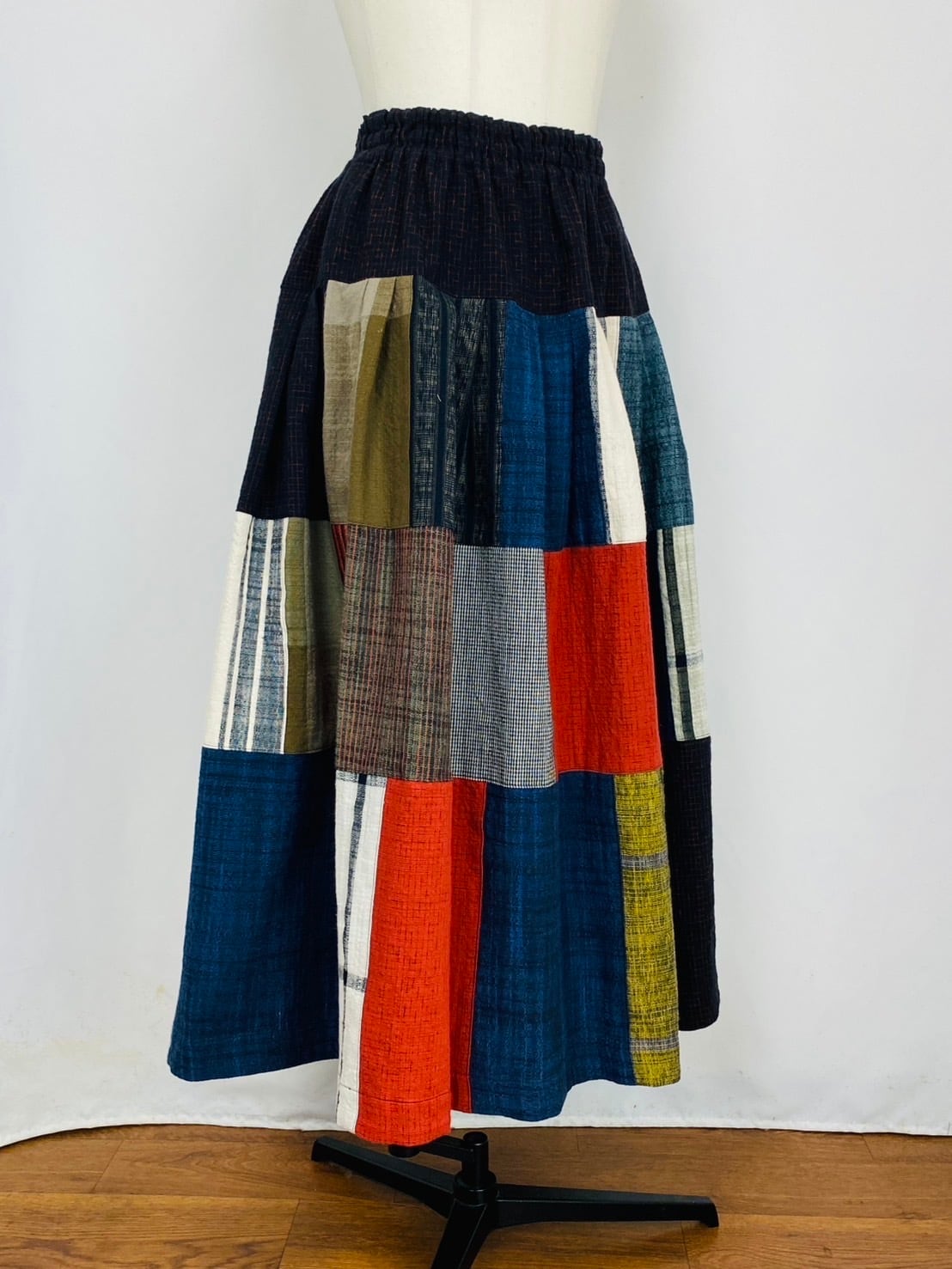 235031 パッチワークのティアードスカート2025 遠州織物