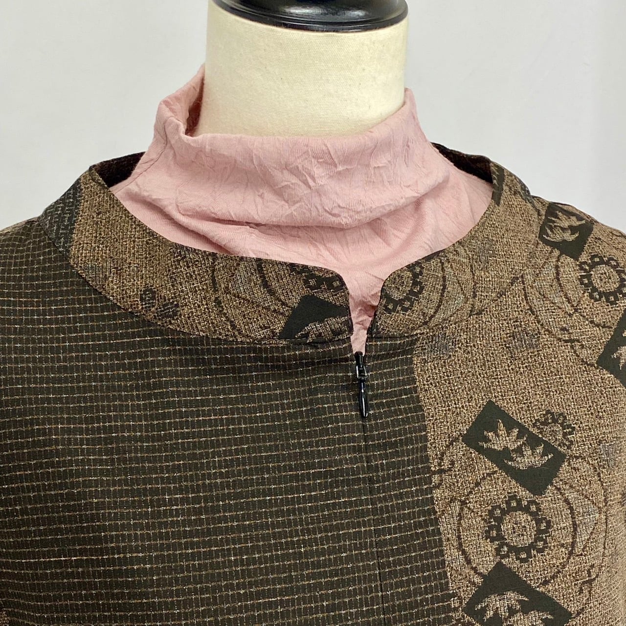 242053 リブニットのホームウェア 前ファスナー 安曇野 大島柄