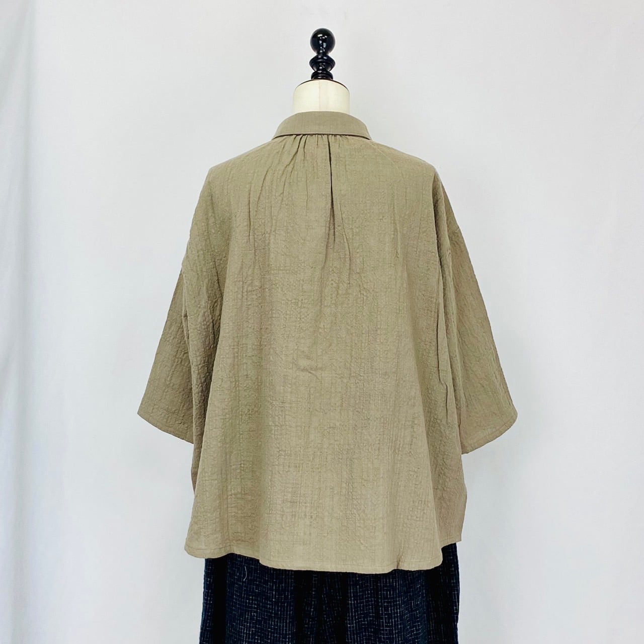 SU19102 丸襟ゆったりブラウス 遠州織物 逆スラブうすで