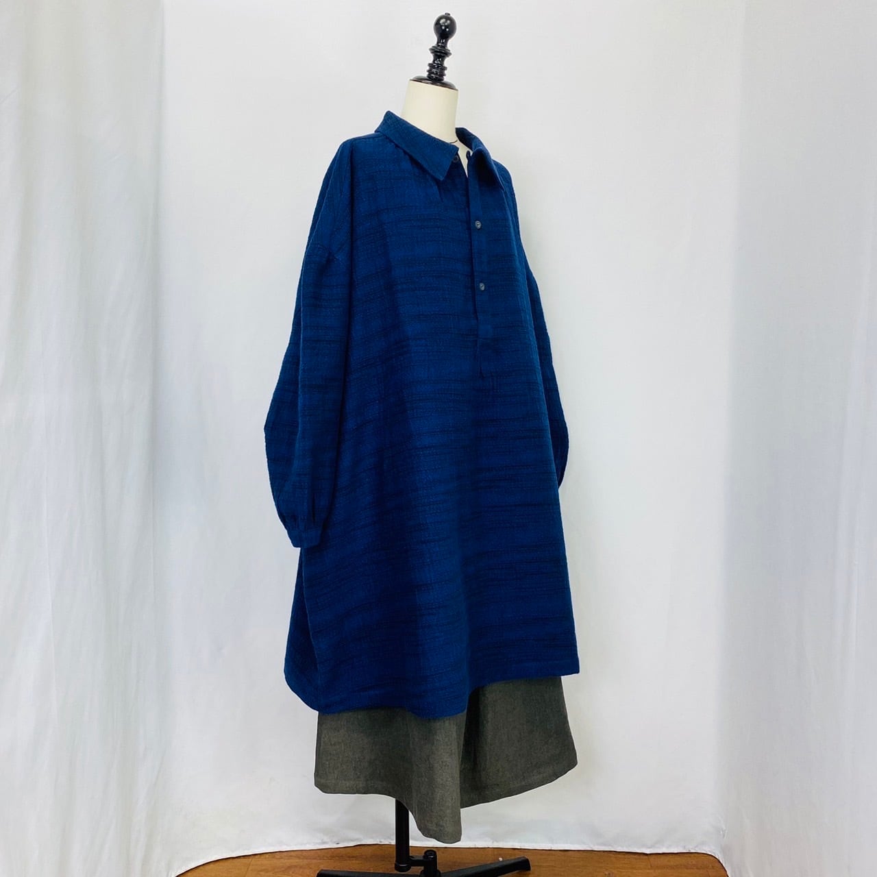 2320622 前立て開きビッグシャツワンピース 遠州織り 逆スラブ二重織