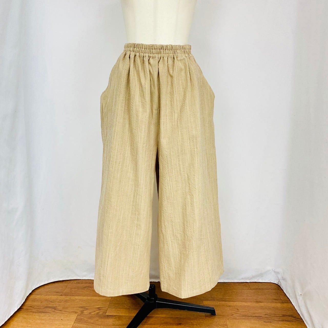 245010 ストレスフリーワイドパンツ(短丈)2カラー 遠州織り 逆スラブストライプ うすで