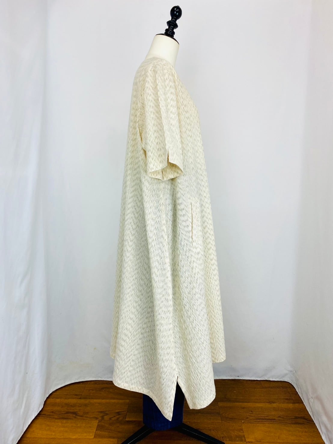 212031 Vネックの台形ワンピース 2カラー 遠州織物 みじん絣楊柳