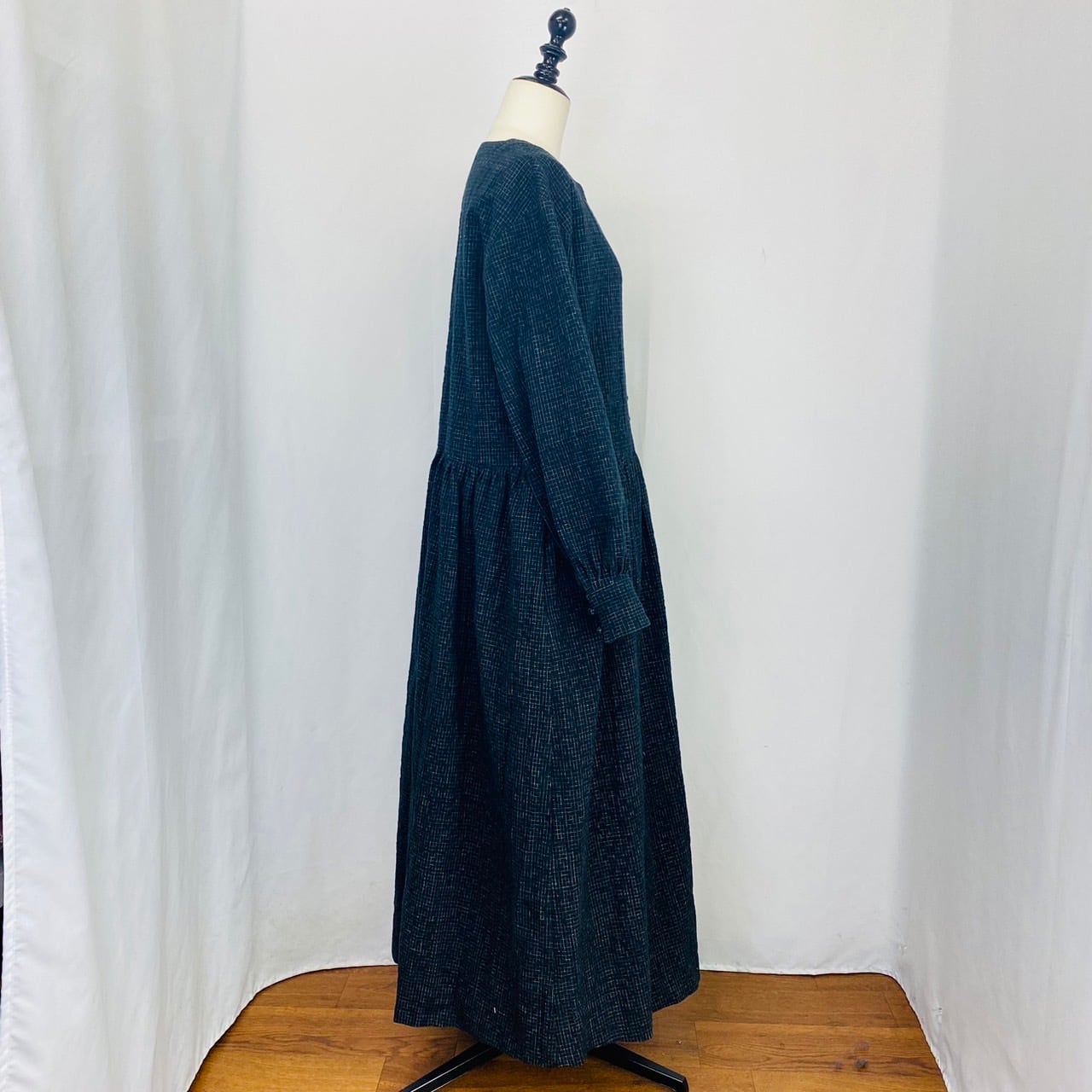 【特別企画デザイン】クルミ釦タックワークフレアーワンピース 3カラー 遠州織り 逆スラブ