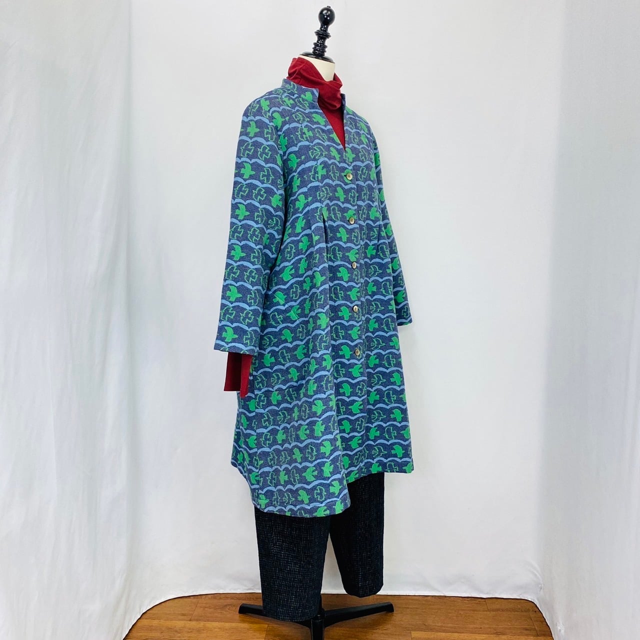 【限定品】タックのコート 北欧柄 ジャガード織 鳥と雲 ネイビー地