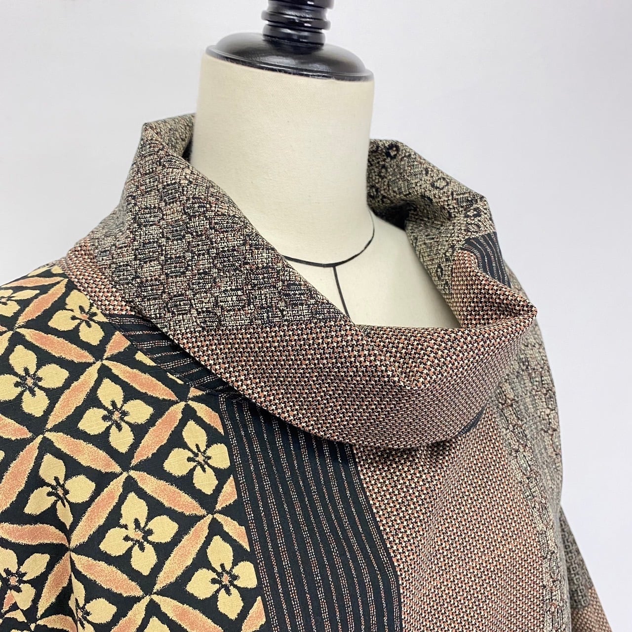 222083 ロールネック袖タックプルオーバー(ワイド) 安曇野大島紬柄(花)