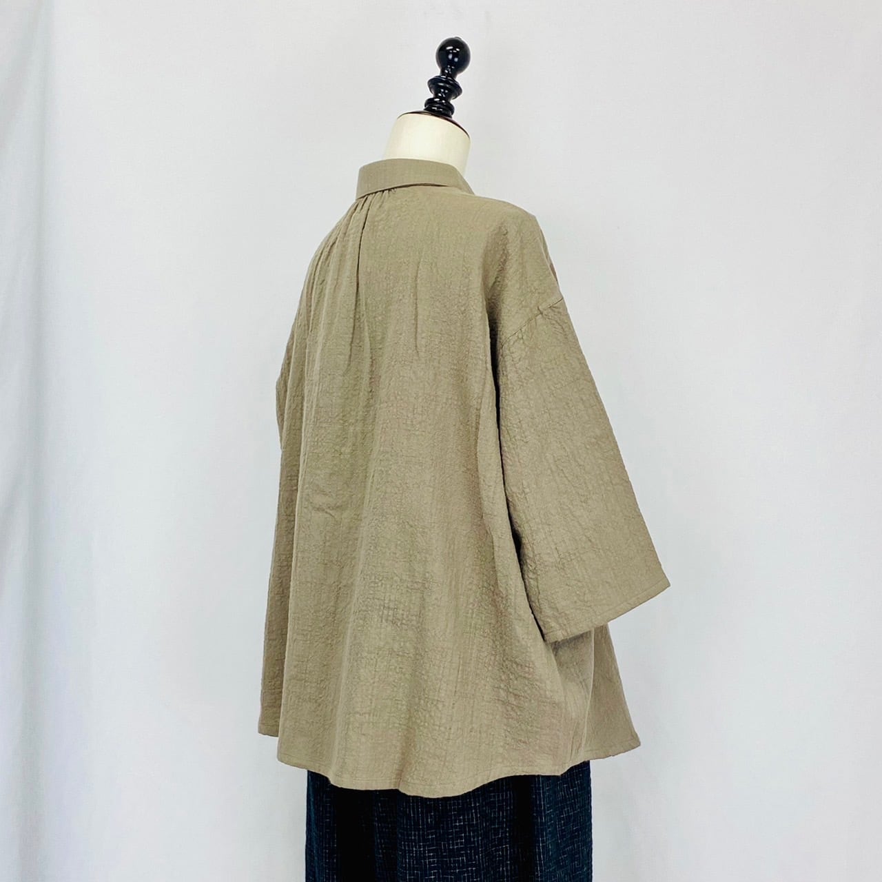 SU19102 丸襟ゆったりブラウス 遠州織物 逆スラブうすで