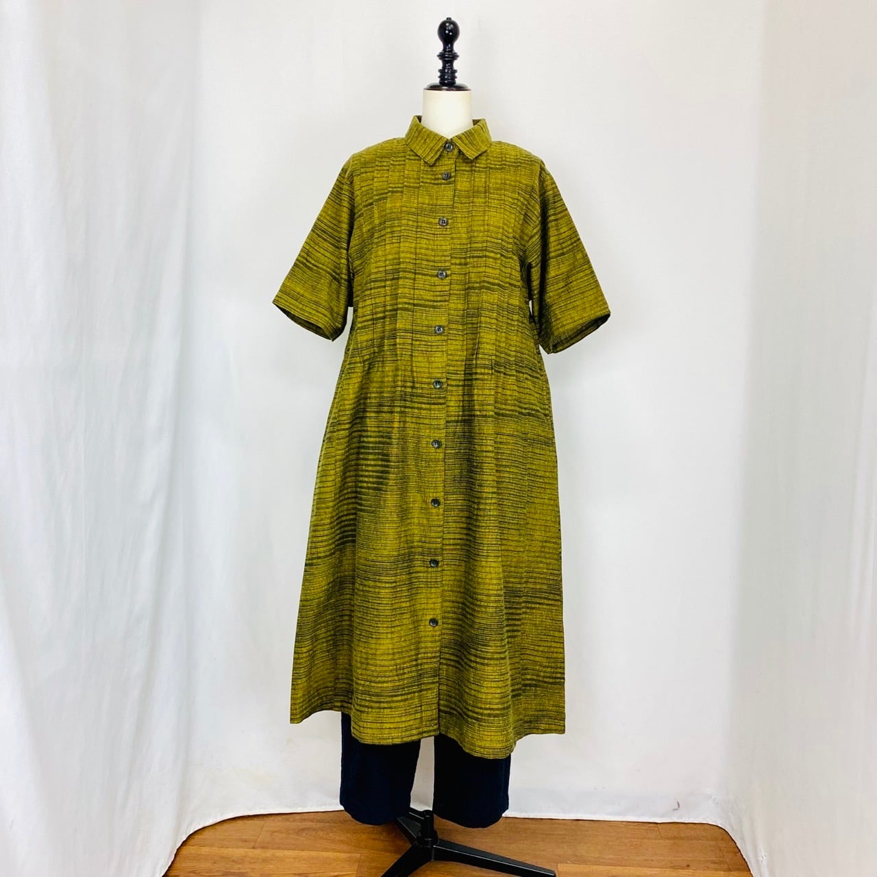 252071 ピンタックのワンピース 半袖 2カラー 遠州織物 うすで逆スラブシャンブレー