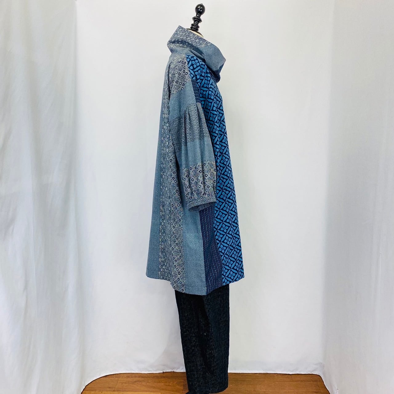 222083 ロールネック袖タックプルオーバー(ワイド) 安曇野大島紬柄(花)