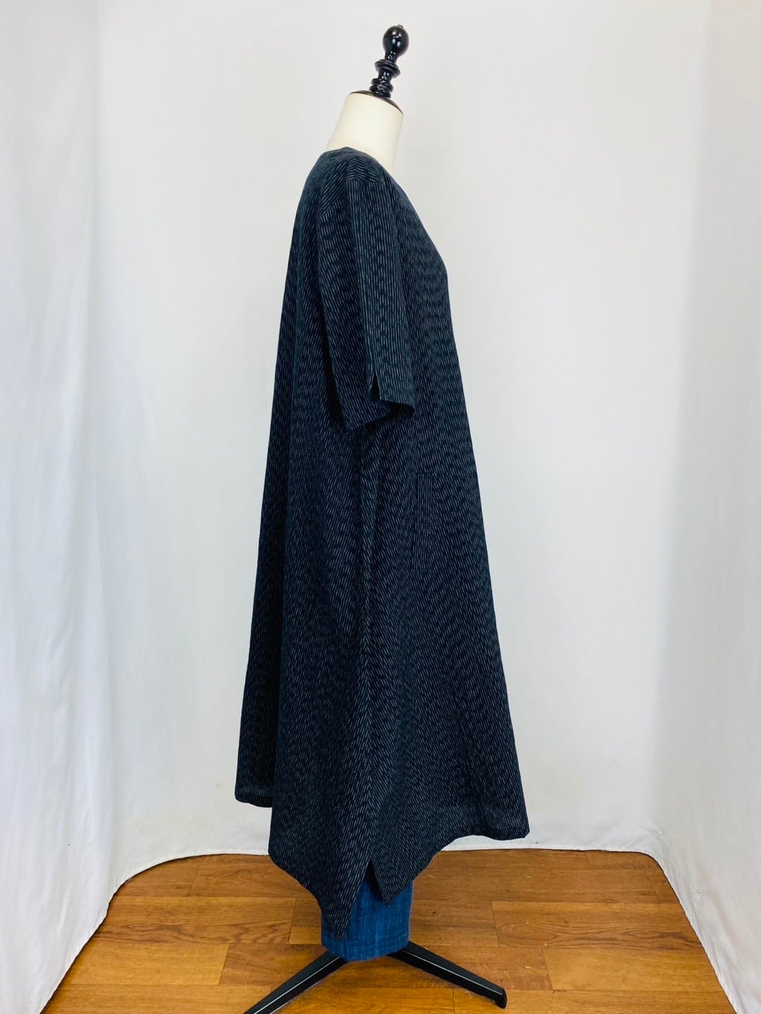 212031 Vネックの台形ワンピース 2カラー 遠州織物 みじん絣楊柳