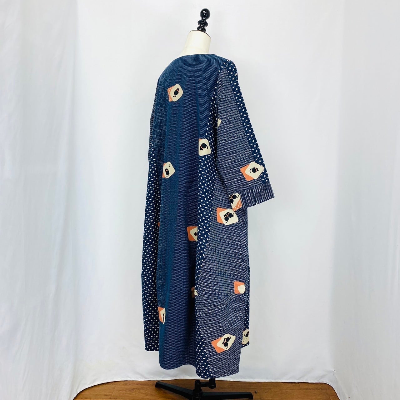 2220933 前ファスナーの裾切替えバルーンワンピース 2カラー 安曇野染め ねむり猫