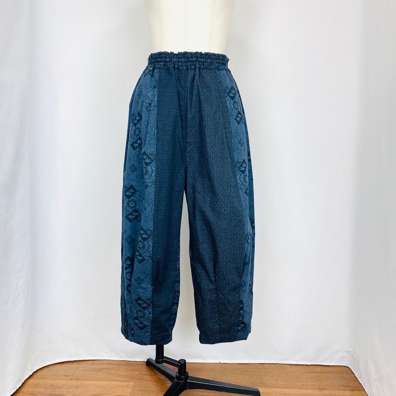 225043 ゆったりタックパンツ 4カラー 安曇野染絣 大島紬柄