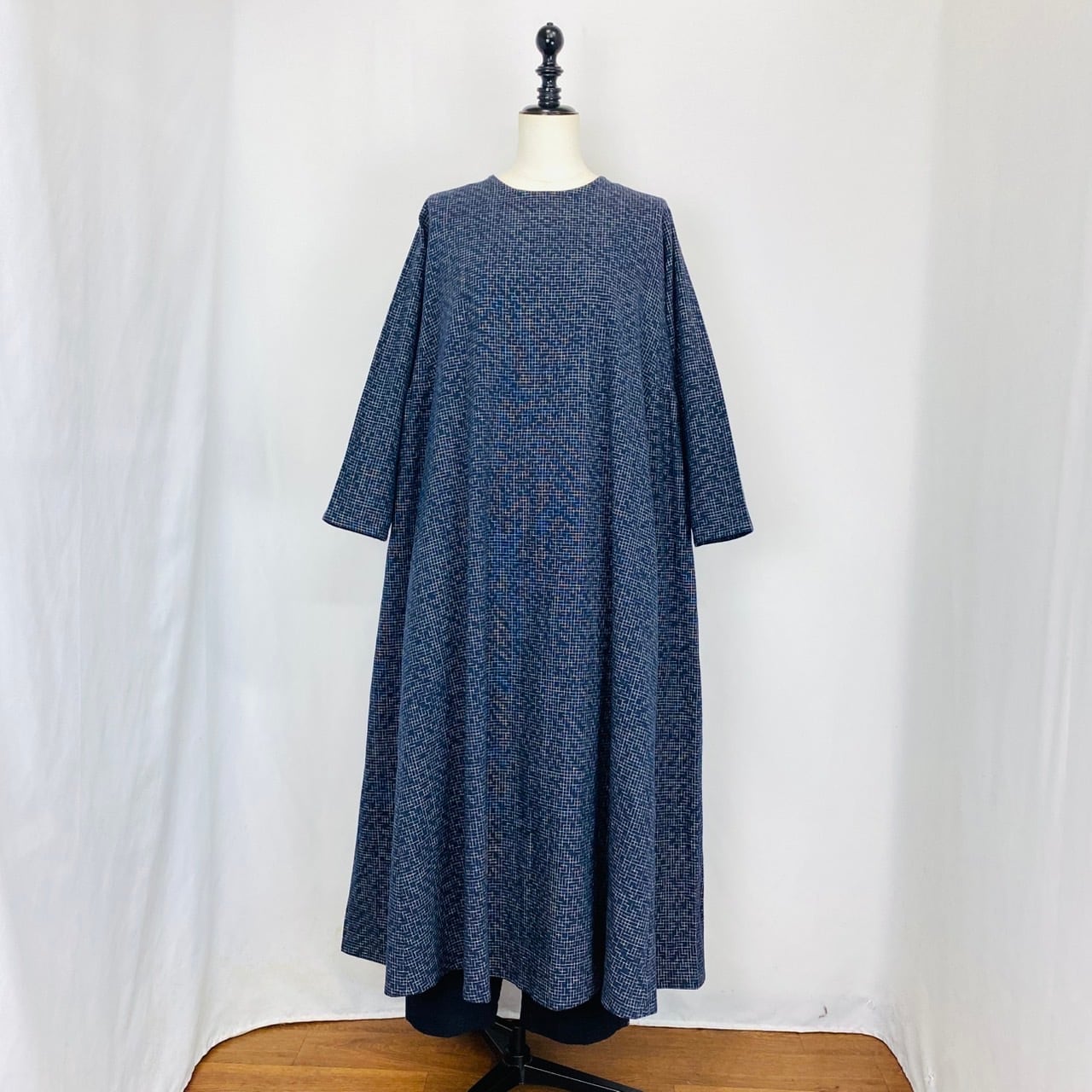 242011-2 サイドギャザーワンピース 遠州織物 紺たてよこ絣
