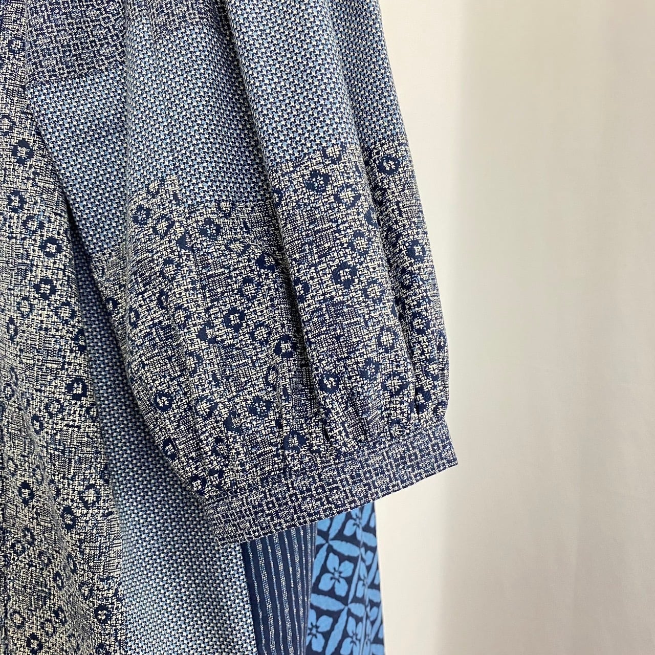 222083 ロールネック袖タックプルオーバー(ワイド) 安曇野大島紬柄(花)