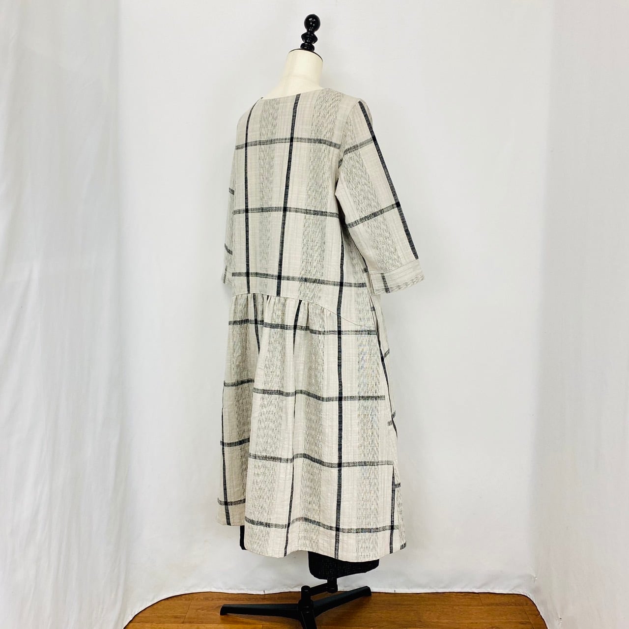 【再販】232041   ローウエスト切替ギャザーワンピース　2カラー　遠州織り　逆スラブ絣格子