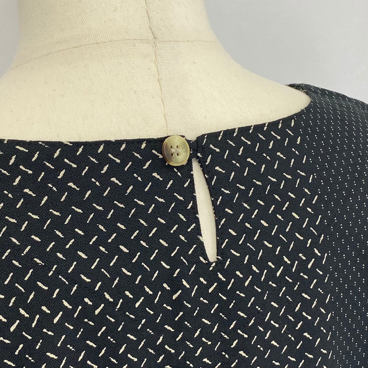 2320133   切替えビッグワンピース　2カラー　安曇野染絣　タテボーダー