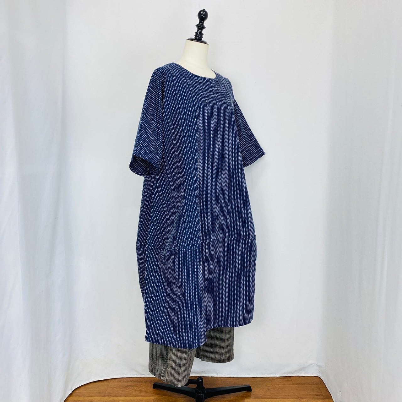 2320133   切替ビッグワンピース　2カラー　安曇野染め　刺し子