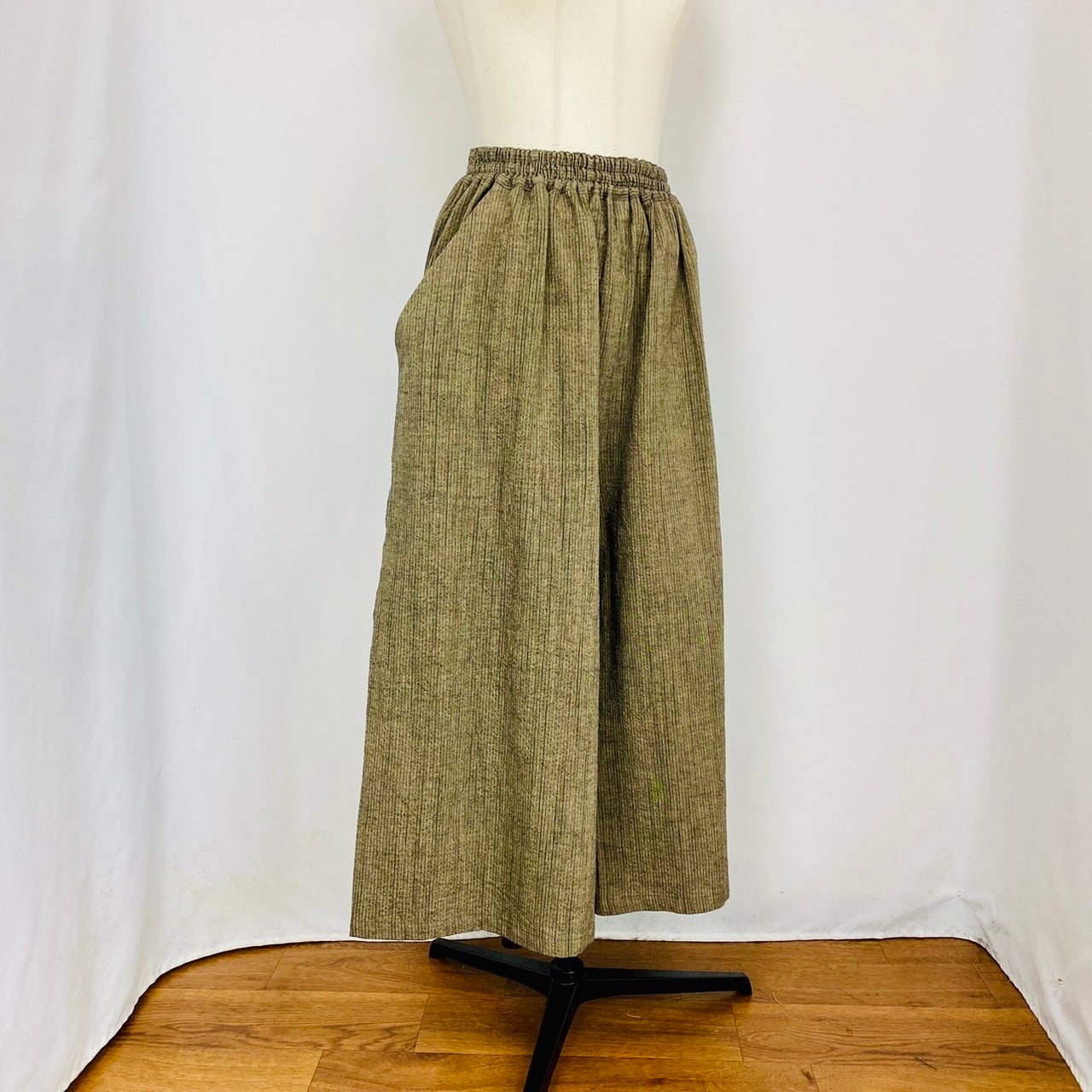 245010　ストレスフリーワイドパンツ（短丈）2カラー　遠州織り　逆スラブストライプ　うすで