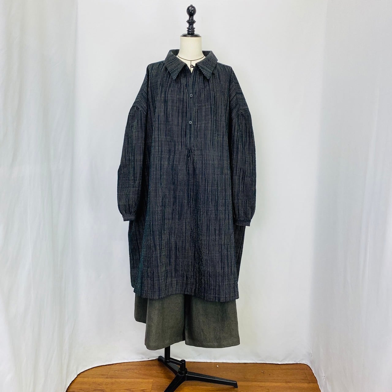 232062　前立て開きビッグシャツワンピース　遠州織り　逆スラブ