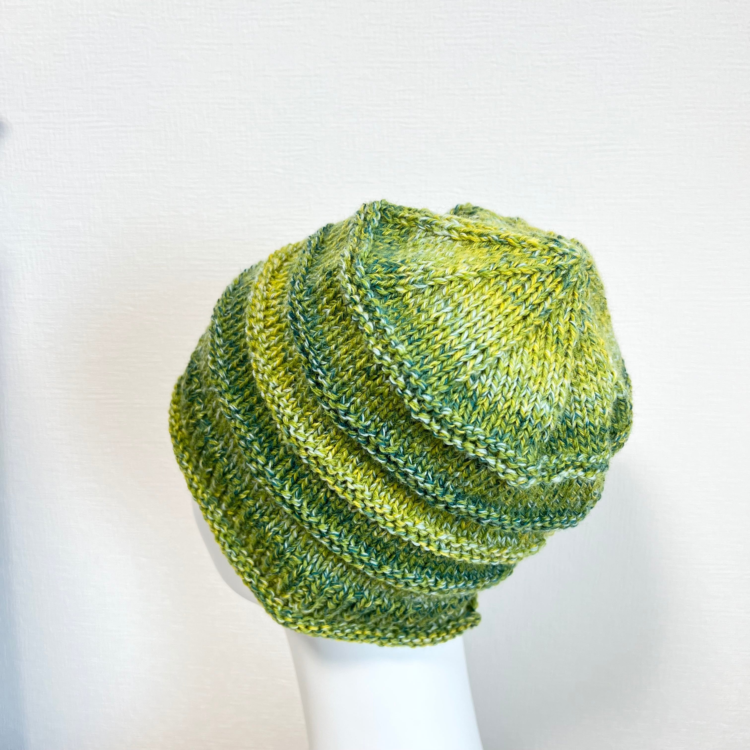 ＜受注生産＞【手編み】ウール100%  グラデーションカラーの帽子　6カラー　室内帽子　お出かけ帽子　天然素材　棒針編み