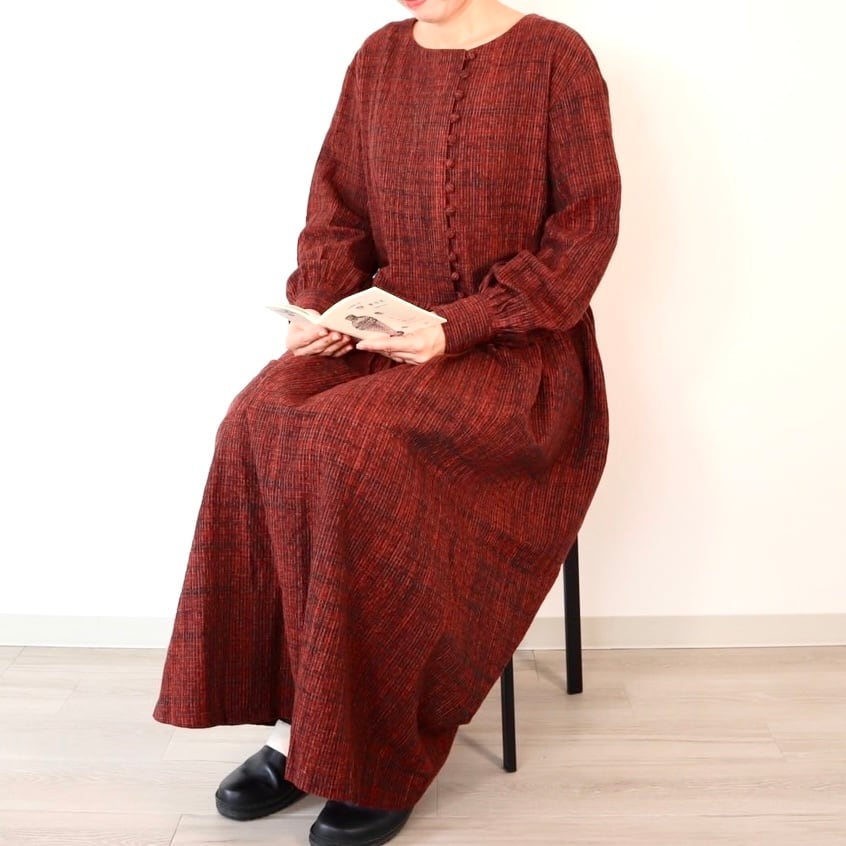 【特別企画デザイン】クルミ釦タックワークフレアーワンピース　3カラー　遠州織り　逆スラブ