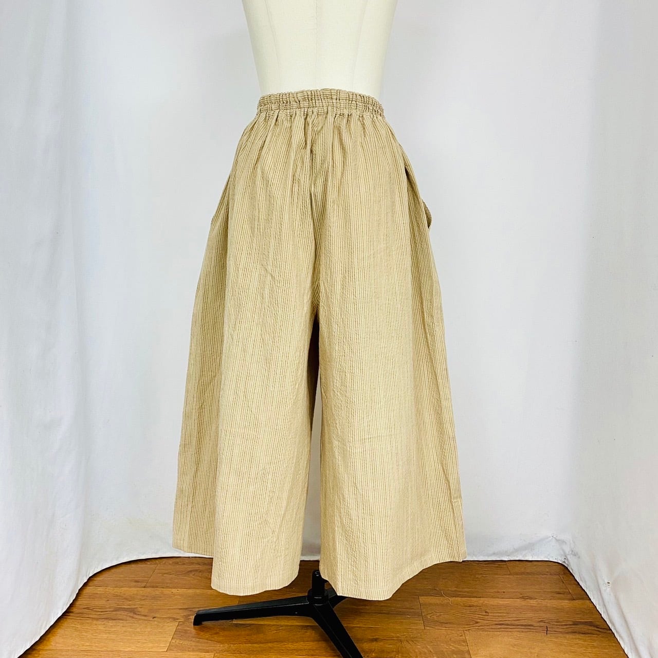 245010　ストレスフリーワイドパンツ（短丈）2カラー　遠州織り　逆スラブストライプ　うすで