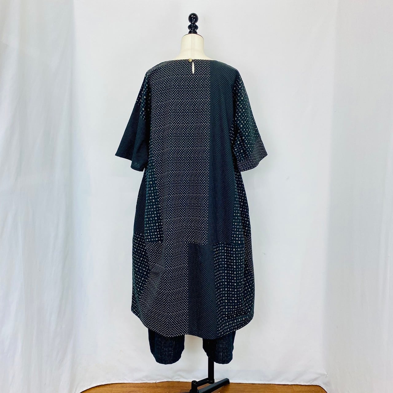 2320133   切替えビッグワンピース　2カラー　安曇野染絣　タテボーダー