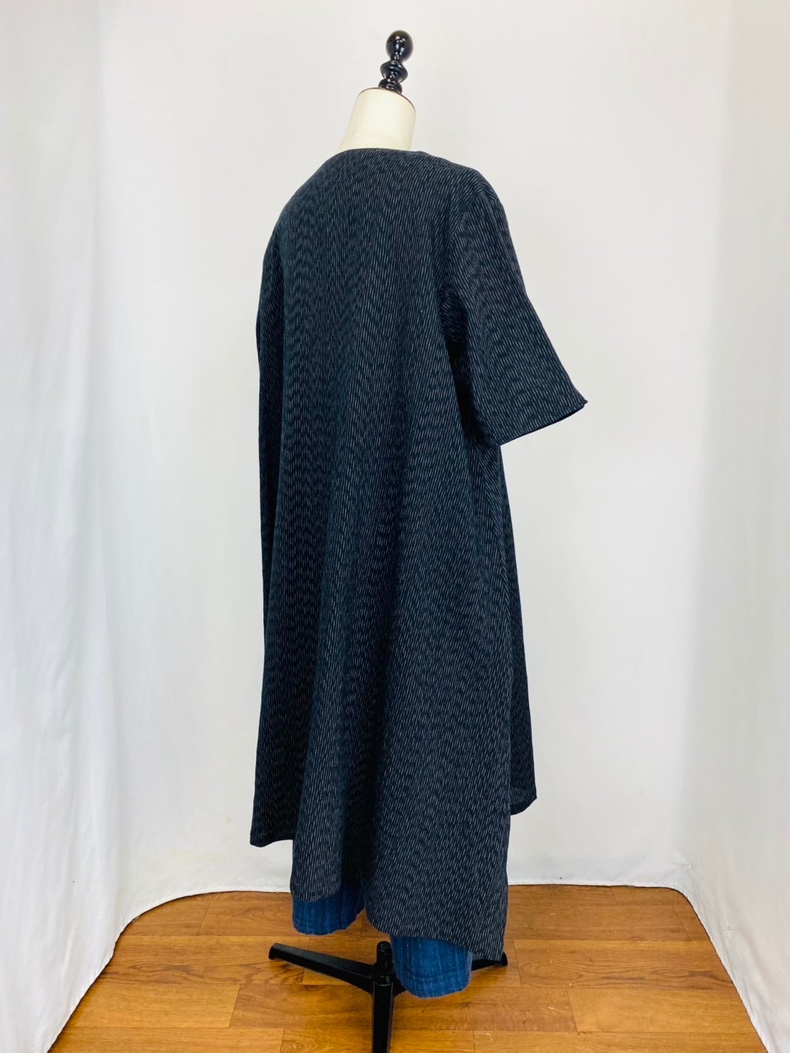 212031   Vネックの台形ワンピース　2カラー　遠州織物　みじん絣楊柳