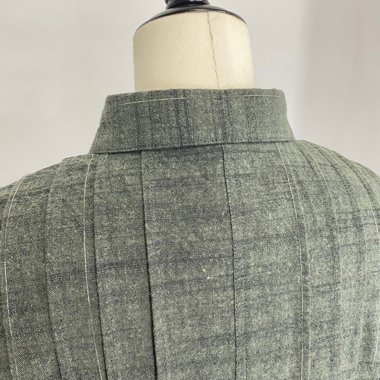 252071   ピンタックのワンピース　半袖　3カラー　遠州織物　厚手ストライプ