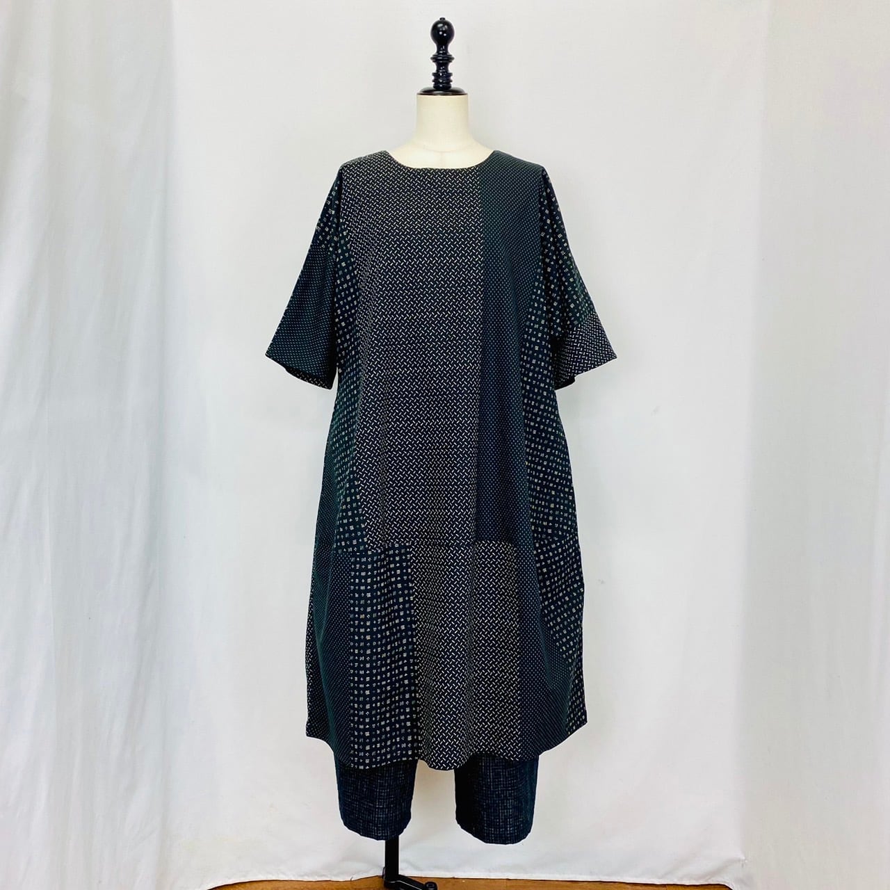 2320133   切替えビッグワンピース　2カラー　安曇野染絣　タテボーダー