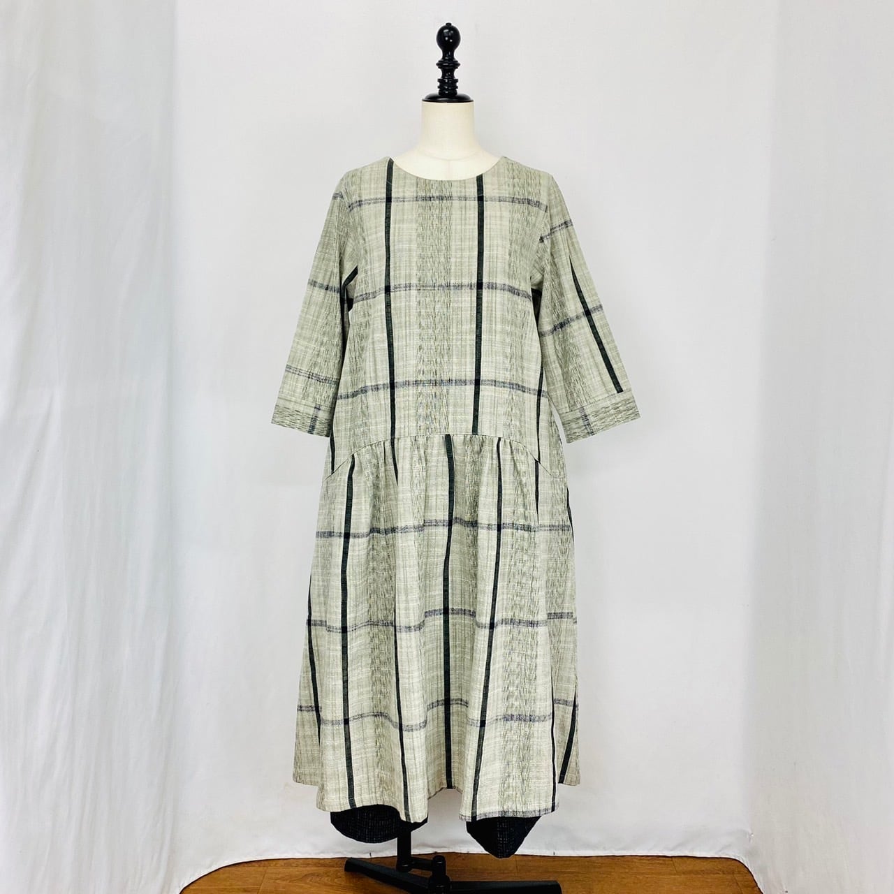 【再販】232041   ローウエスト切替ギャザーワンピース　2カラー　遠州織り　逆スラブ絣格子