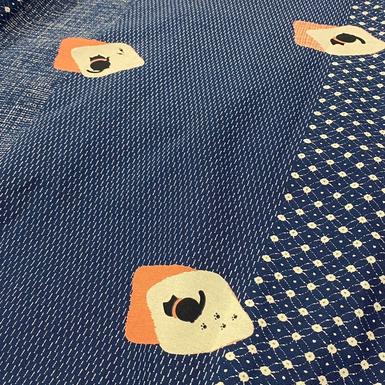 2220933　前ファスナーの裾切替えバルーンワンピース　2カラー　安曇野染め　ねむり猫