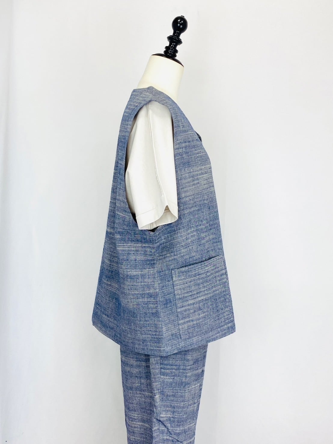 254021   ポケット付きベスト　3カラー　遠州織物　うすで逆スラブ