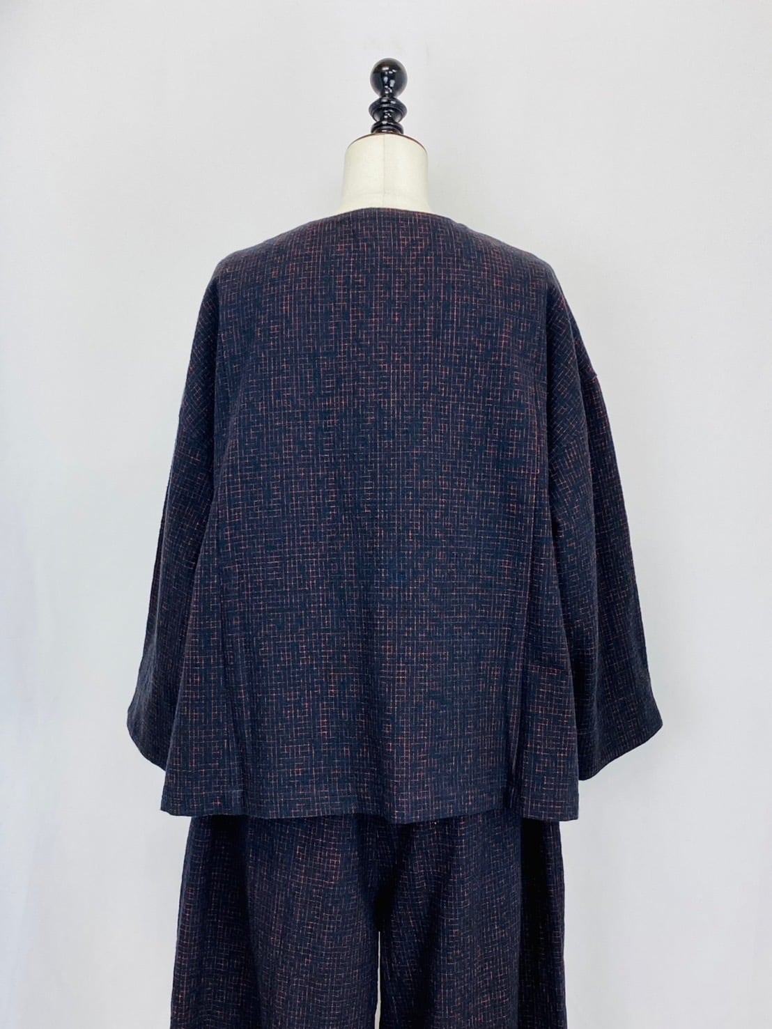 251021-6　ノーカラーショートジャケット　遠州織物　たてよこ絣