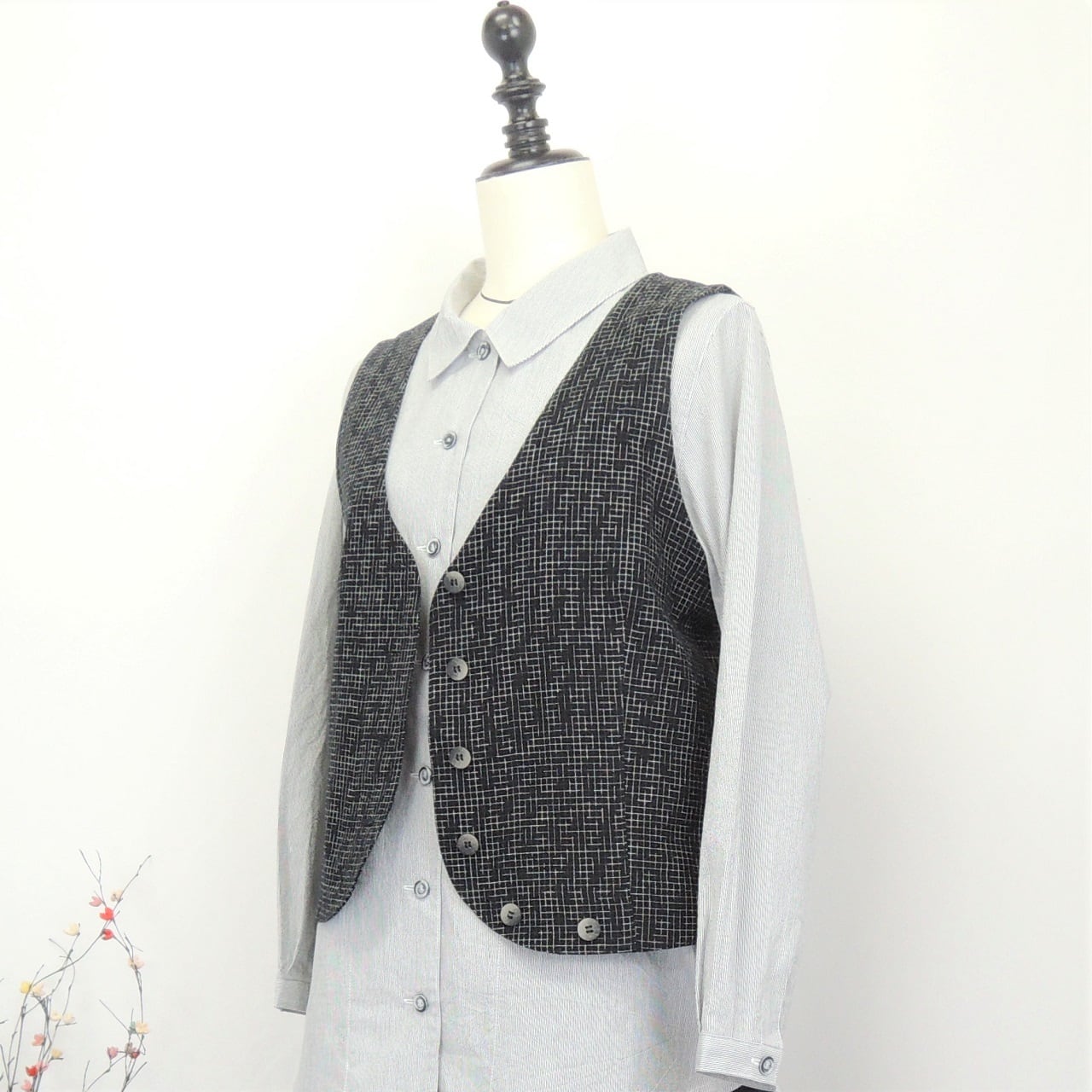 214010　6つボタンのベスト　2カラー　遠州織物　たてよこ絣