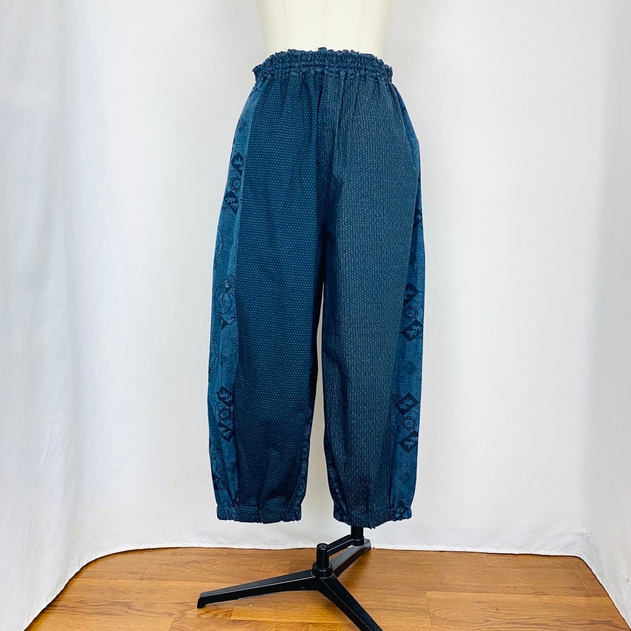 225043   ゆったりタックパンツ　4カラー　安曇野染絣　大島紬柄