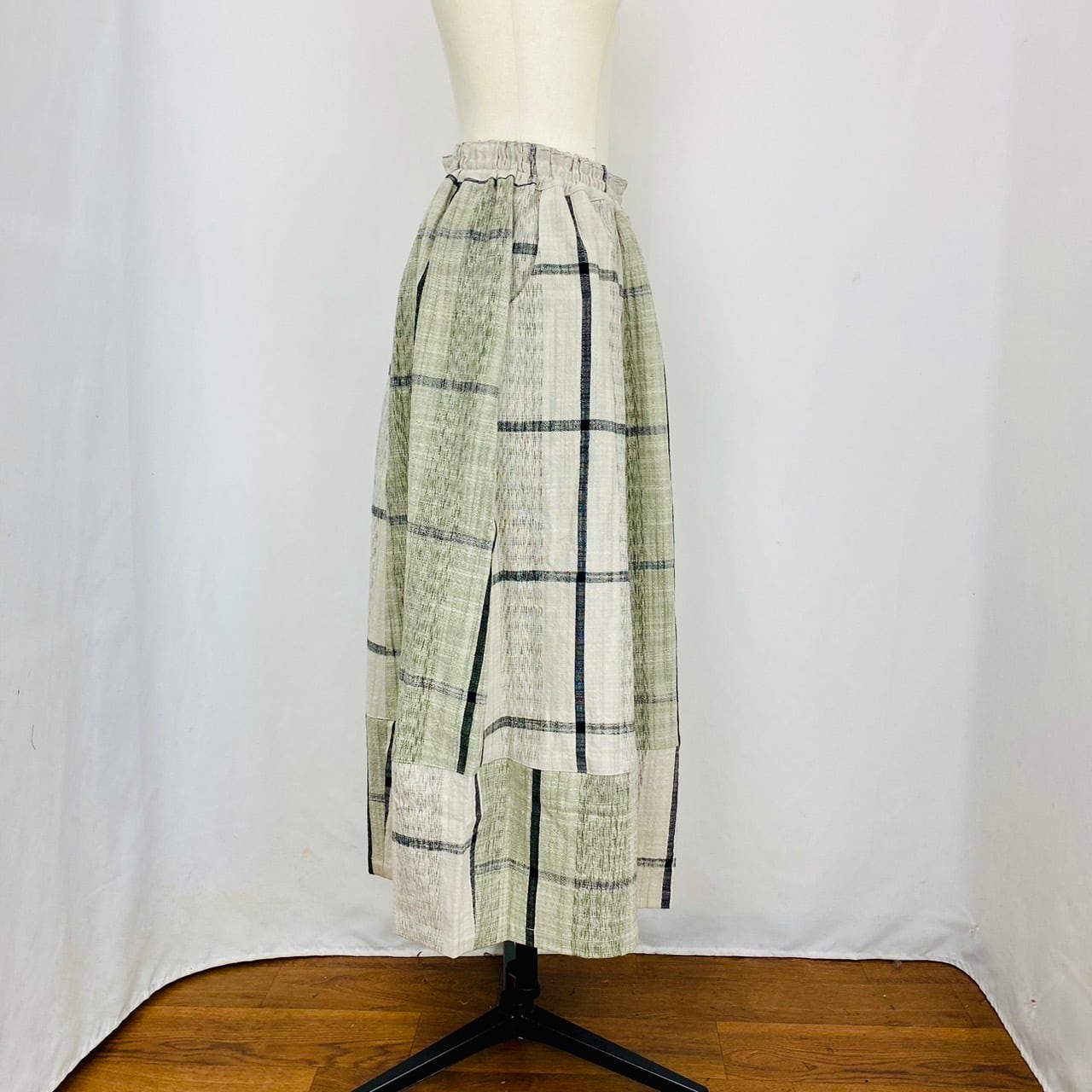 【再販】225031　12枚はぎスカート　薄グレー＆グリーン系　遠州織物　逆スラブ絣格子