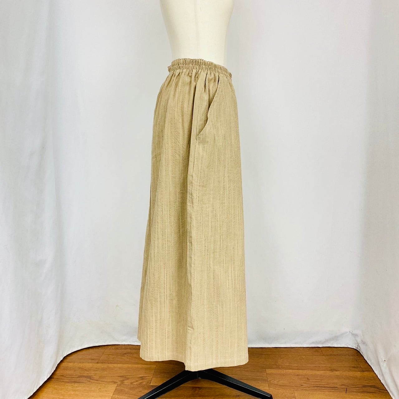 245010　ストレスフリーワイドパンツ（短丈）2カラー　遠州織り　逆スラブストライプ　うすで