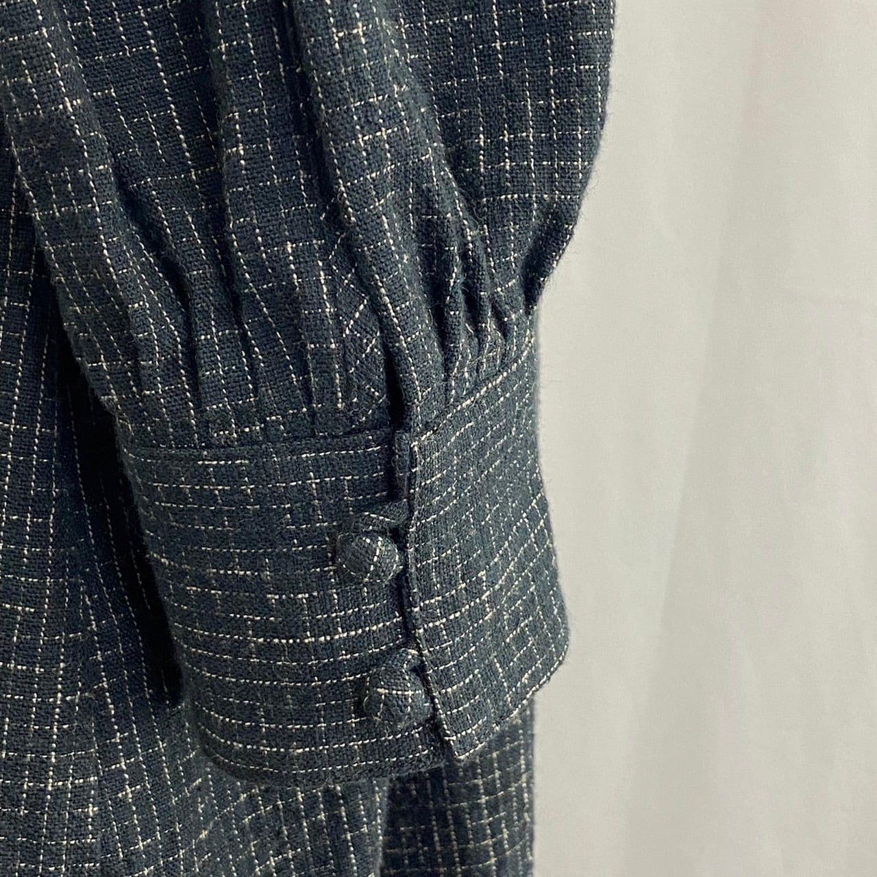 【特別企画デザイン】クルミ釦タックワークフレアーワンピース　3カラー　遠州織り　逆スラブ