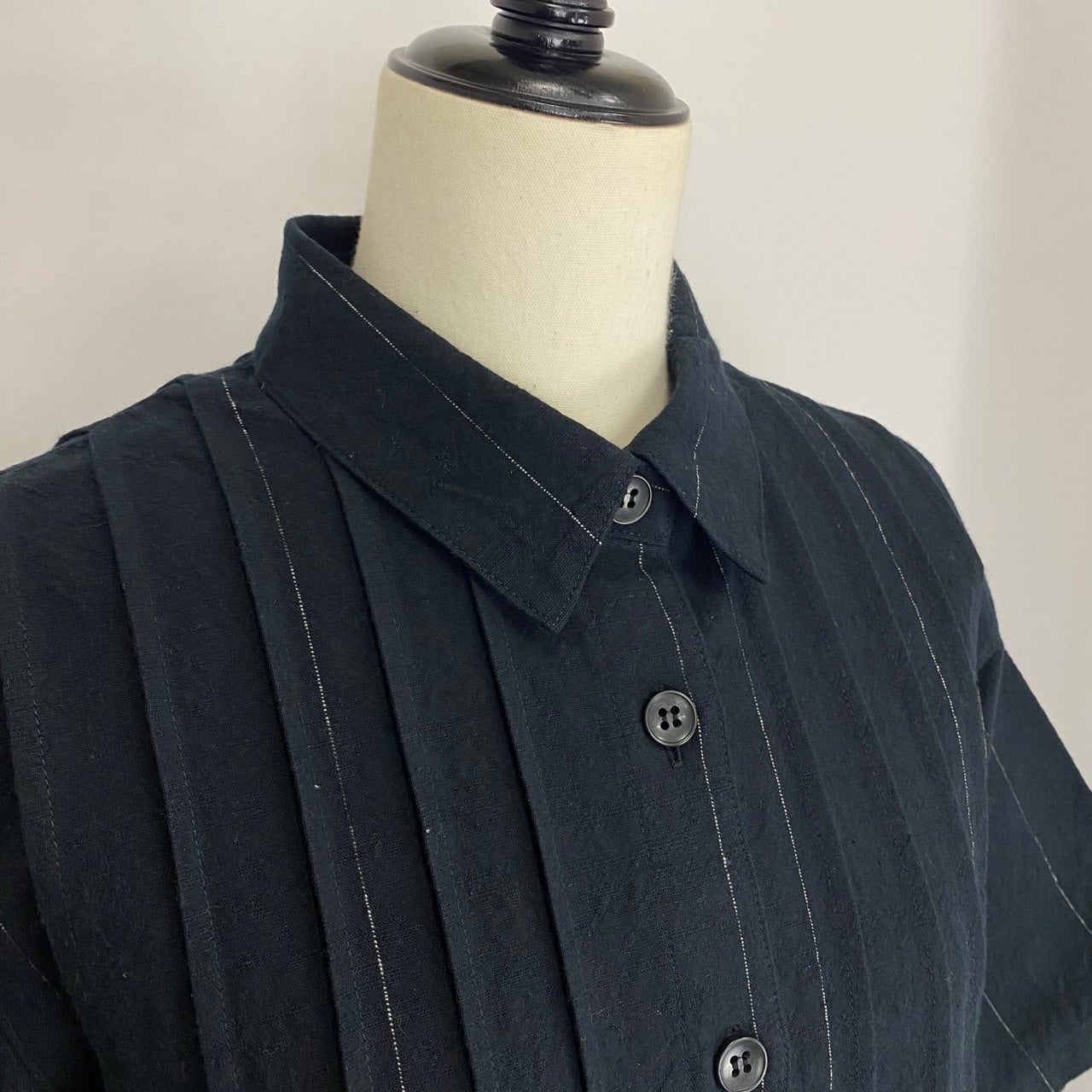 252071   ピンタックのワンピース　半袖　3カラー　遠州織物　厚手ストライプ