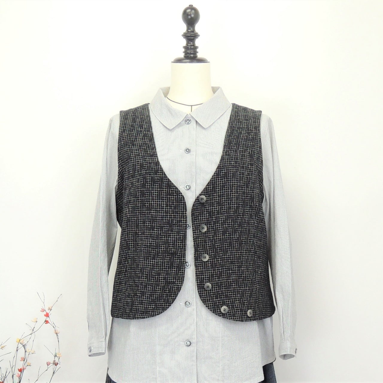 214010　6つボタンのベスト　2カラー　遠州織物　たてよこ絣