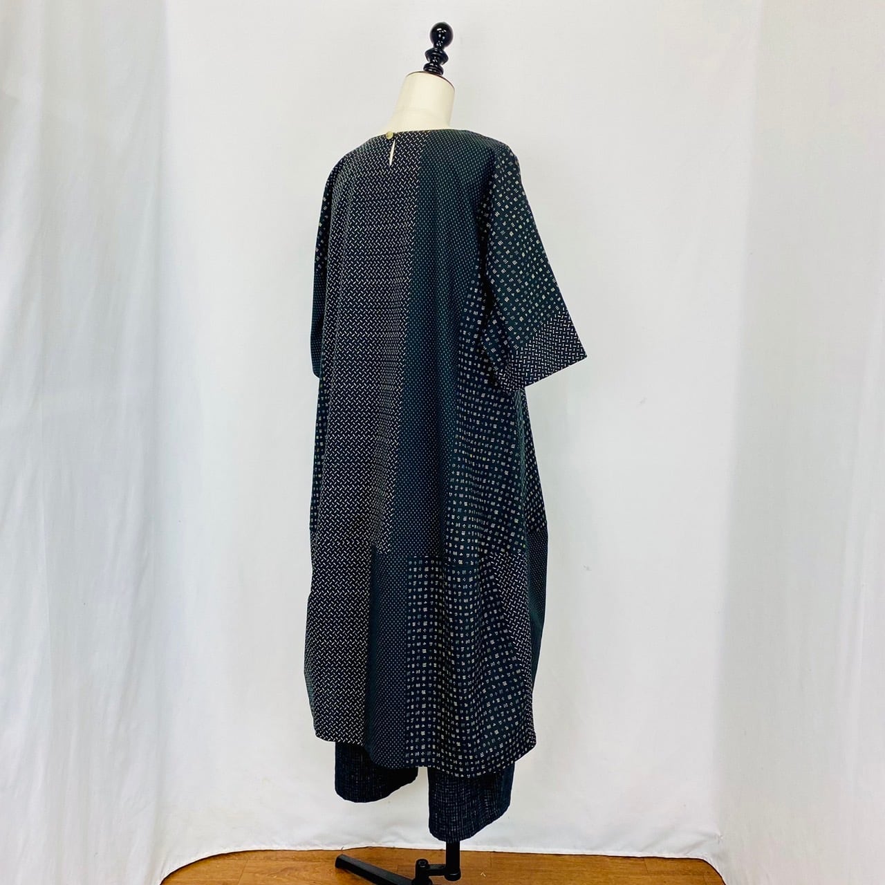 2320133   切替えビッグワンピース　2カラー　安曇野染絣　タテボーダー